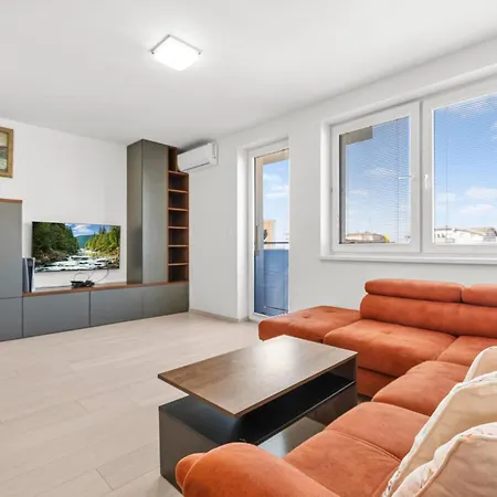 Apartmán Uzbecka S Parkovanim V Garazi *