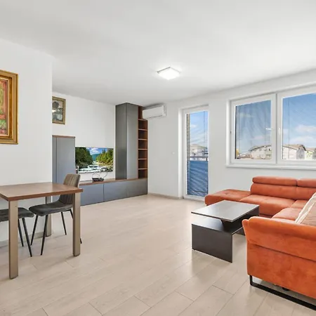 Uzbecka S Parkovanim V Garazi *