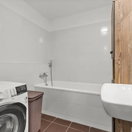 Uzbecka S Parkovanim V Garazi Apartment *