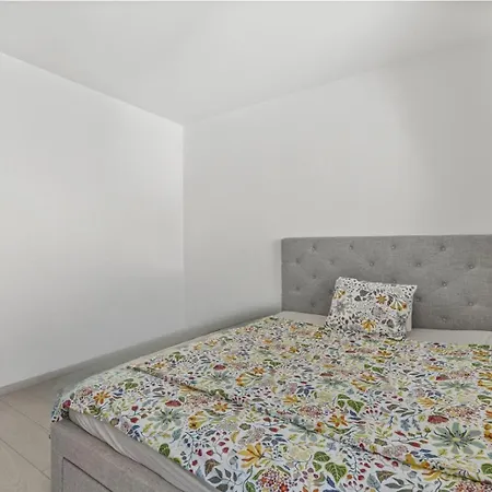 Uzbecká S Parkovaním V Garáži * Bratislava